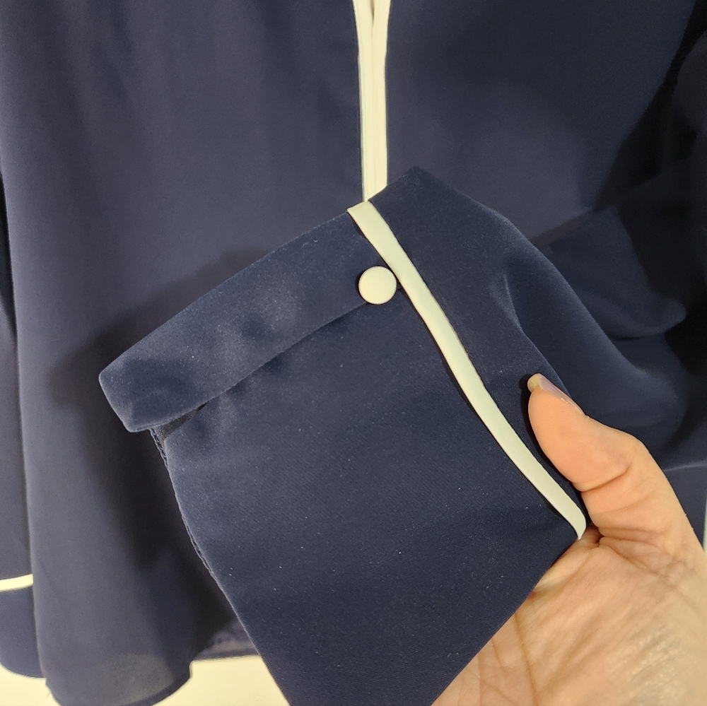 41 Hawthorn Navy Blouse with White Contrast Trim, NWT, Size MED - Picture 4 of 8